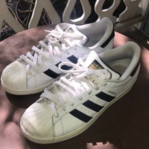 Shell toe Adidas Superstars